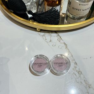 2 Annaballe Sating Eyeshadows in “Aura”